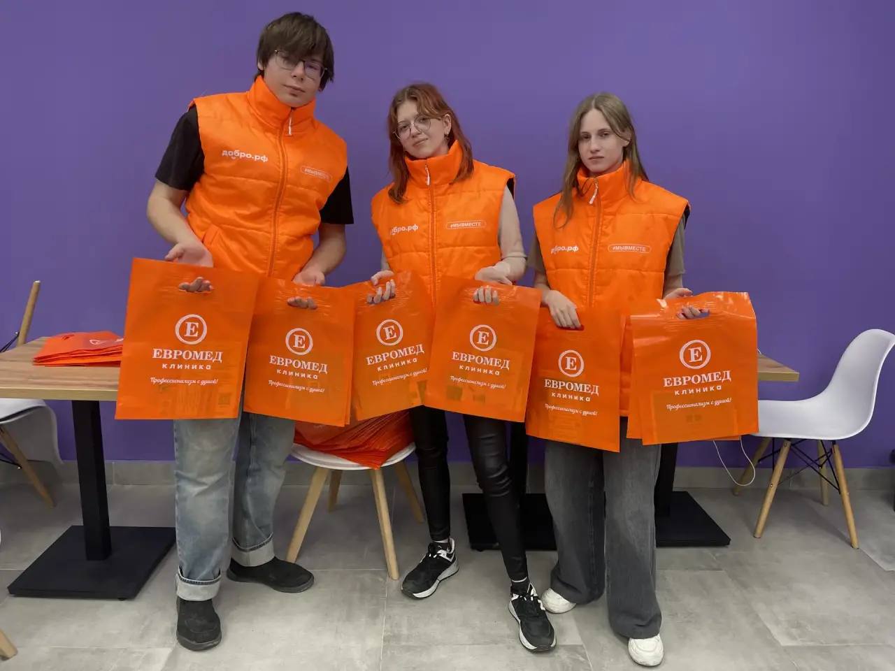 Помощь волонтеров муниципального штаба #МЫВМЕСТЕ в проведении Дня беременных 