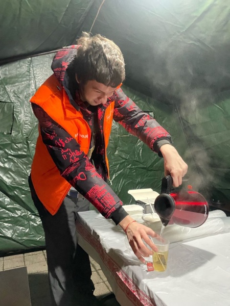 Помощь волонтёров муниципального штаба #МЫВМЕСТЕ в проведении Рождественской службы