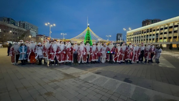 Помощь волонтёров муниципального штаба #МЫВМЕСТЕ в проведении акции "Десант Дедов Морозов" 