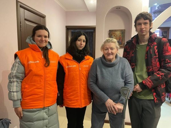 Помощь волонтёров муниципального штаба #МЫВМЕСТЕ в доставке продуктов пенсионеру-инвалиду