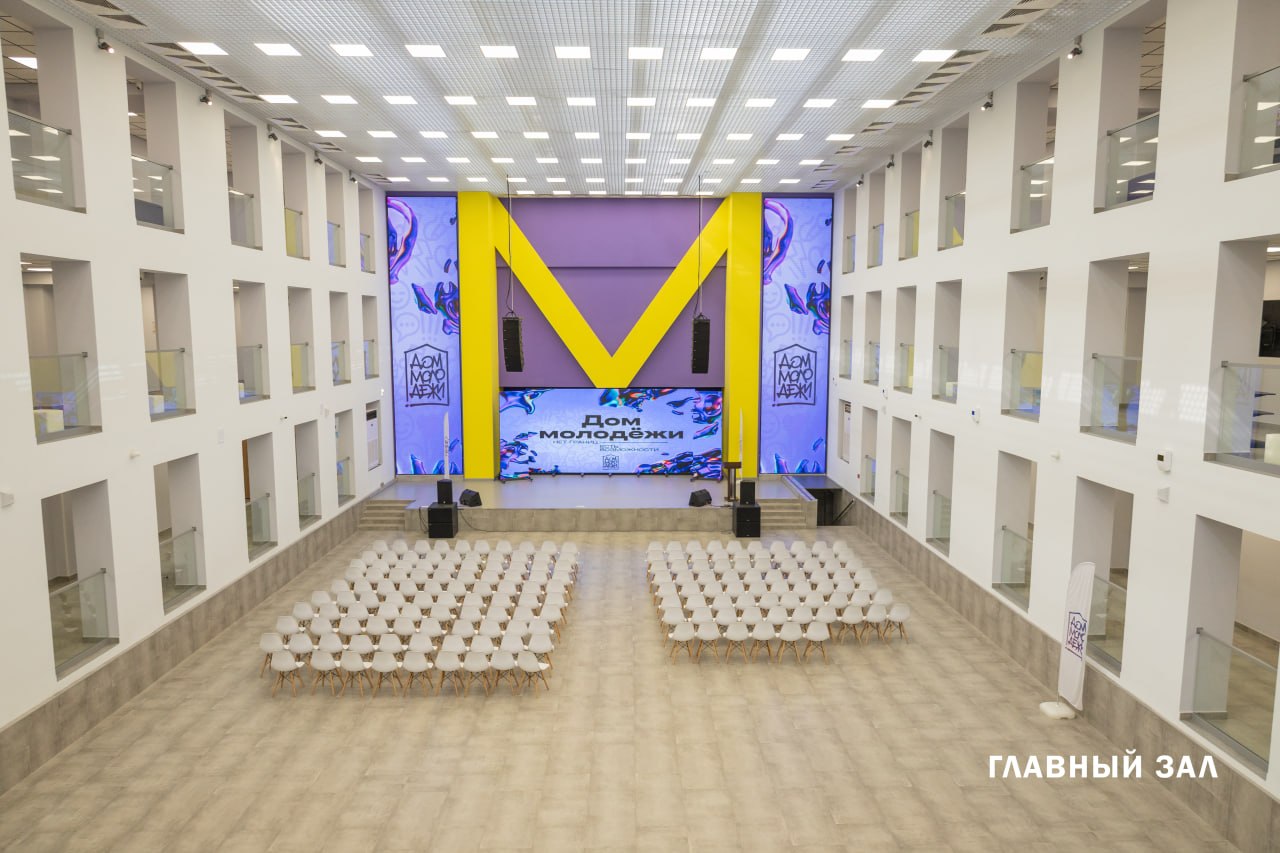 Главный зал.