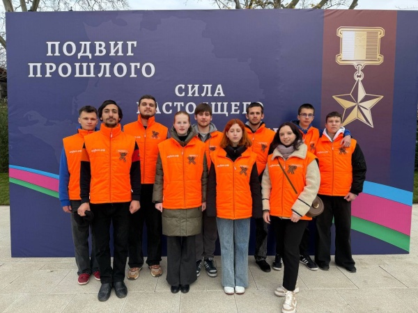 Помощь волонтёров муниципального штаба #МЫВМЕСТЕ в торжественном открытии мемориального комплекса "Воинам Отечества - Героям России"