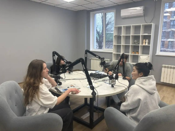 "Студия подкастов"