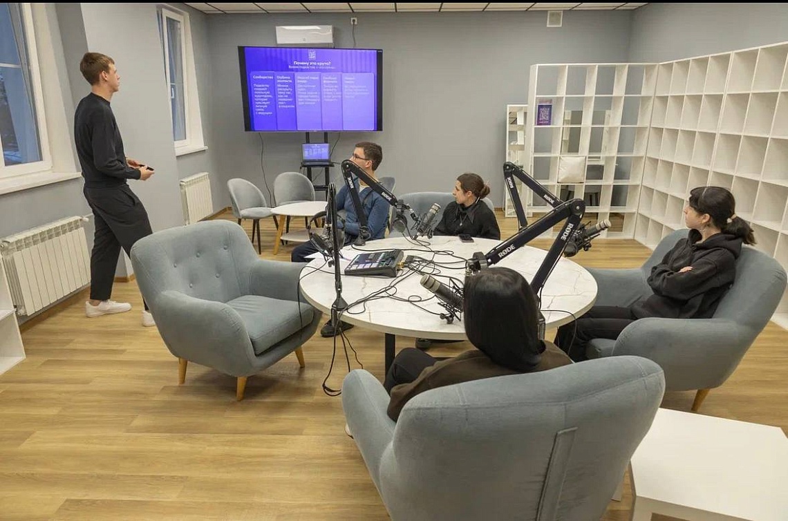 "Студия подкастов"